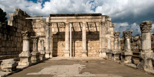 The ruins of an ancient synagogue in Capernaum from the 4th century A.D. Image via Wikimeida Commons.